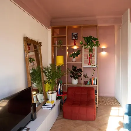 Bright 1920s - 2 Mins To & Station