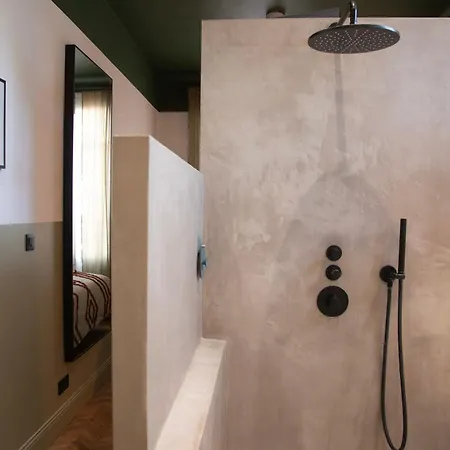 Bright 1920s - 2 Mins To & Station