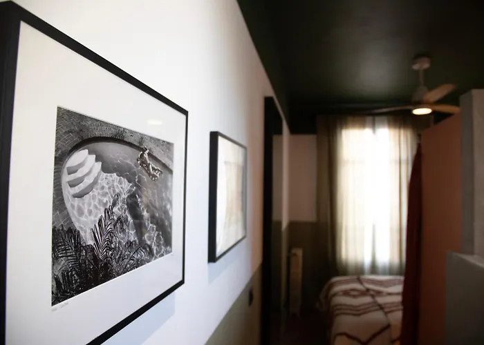 Bright 1920s - 2 Mins To & Station *