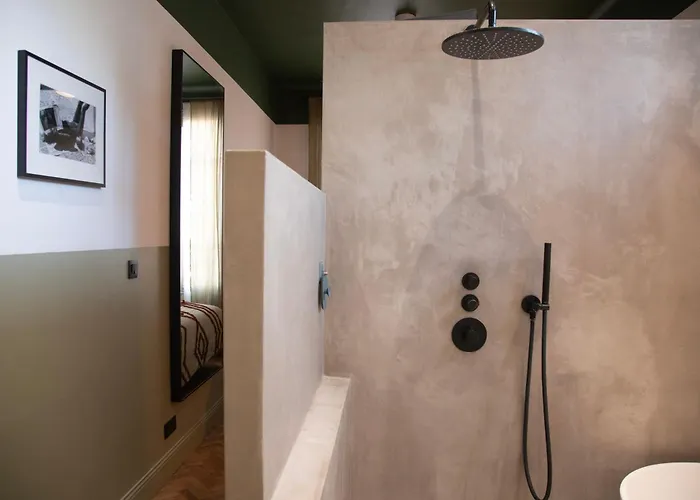 Bright 1920s - 2 Mins To & Station