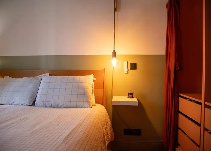 Bright 1920s - 2 Mins To & Station Apartman