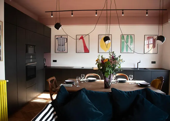 Bright 1920s - 2 Mins To & Station Apartman