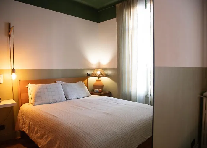 Bright 1920s - 2 Mins To & Station *