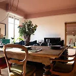 Apartment Bright 1920s - 2 Mins To & Station