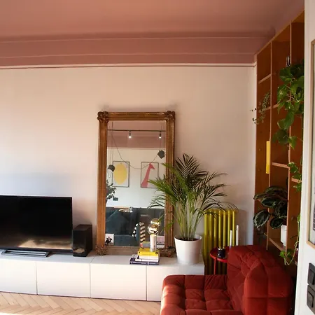 Apartment Bright 1920s - 2 Mins To & Station *