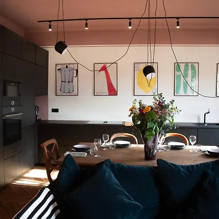 Bright 1920s - 2 Mins To & Station Apartman